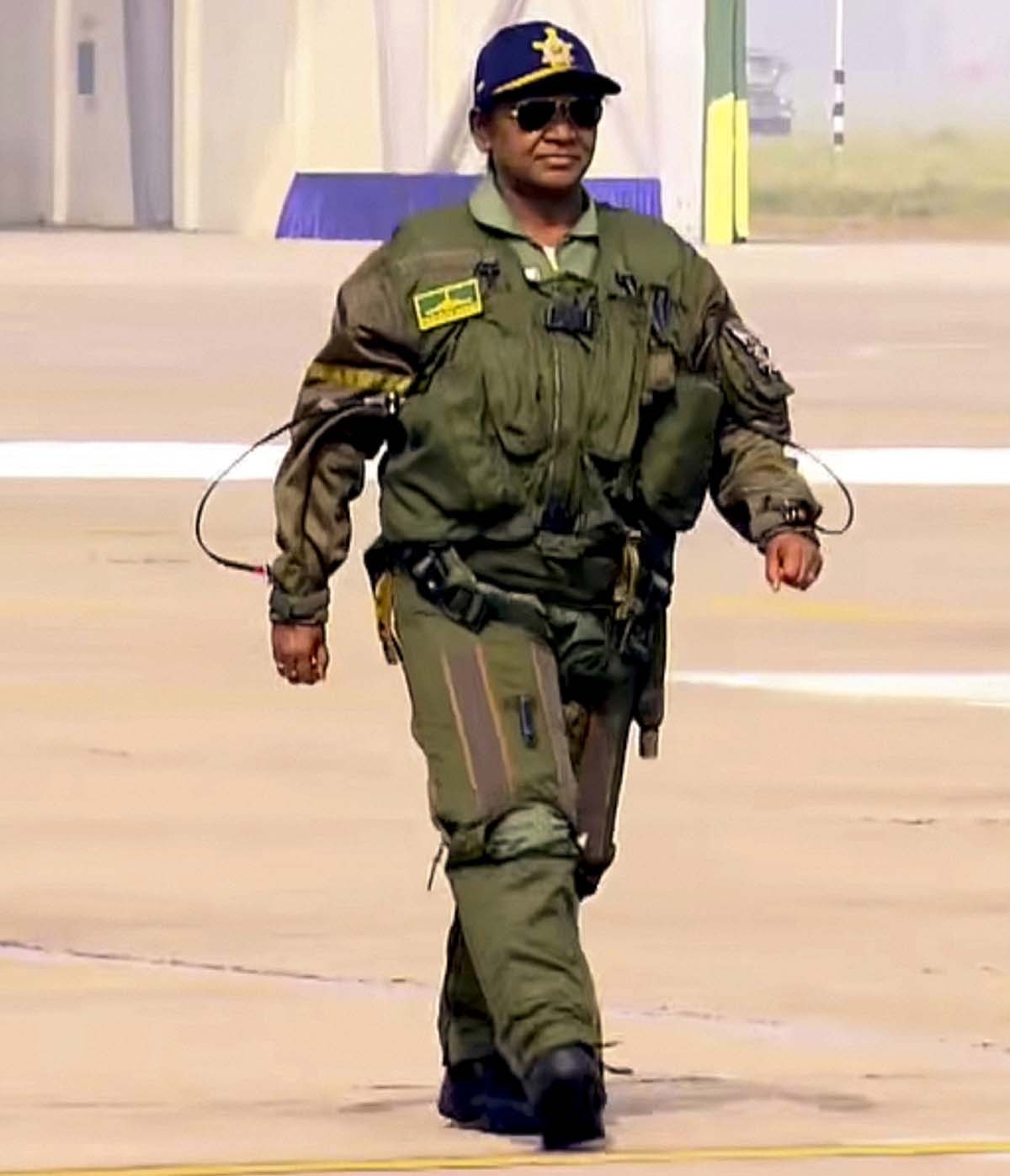 Droupadi Murmu LCH Prachand