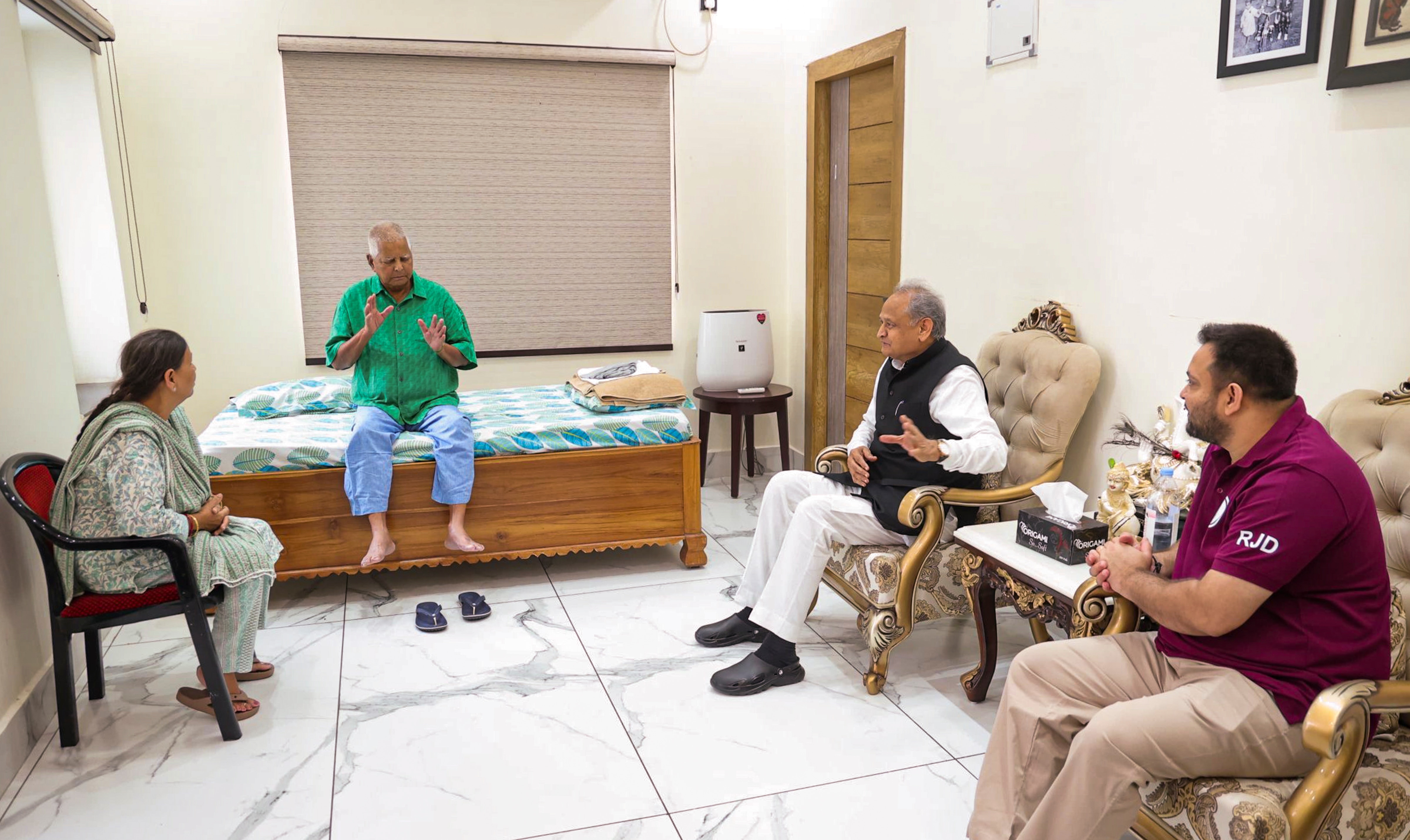 PTI gehlot met lalu tejashwi