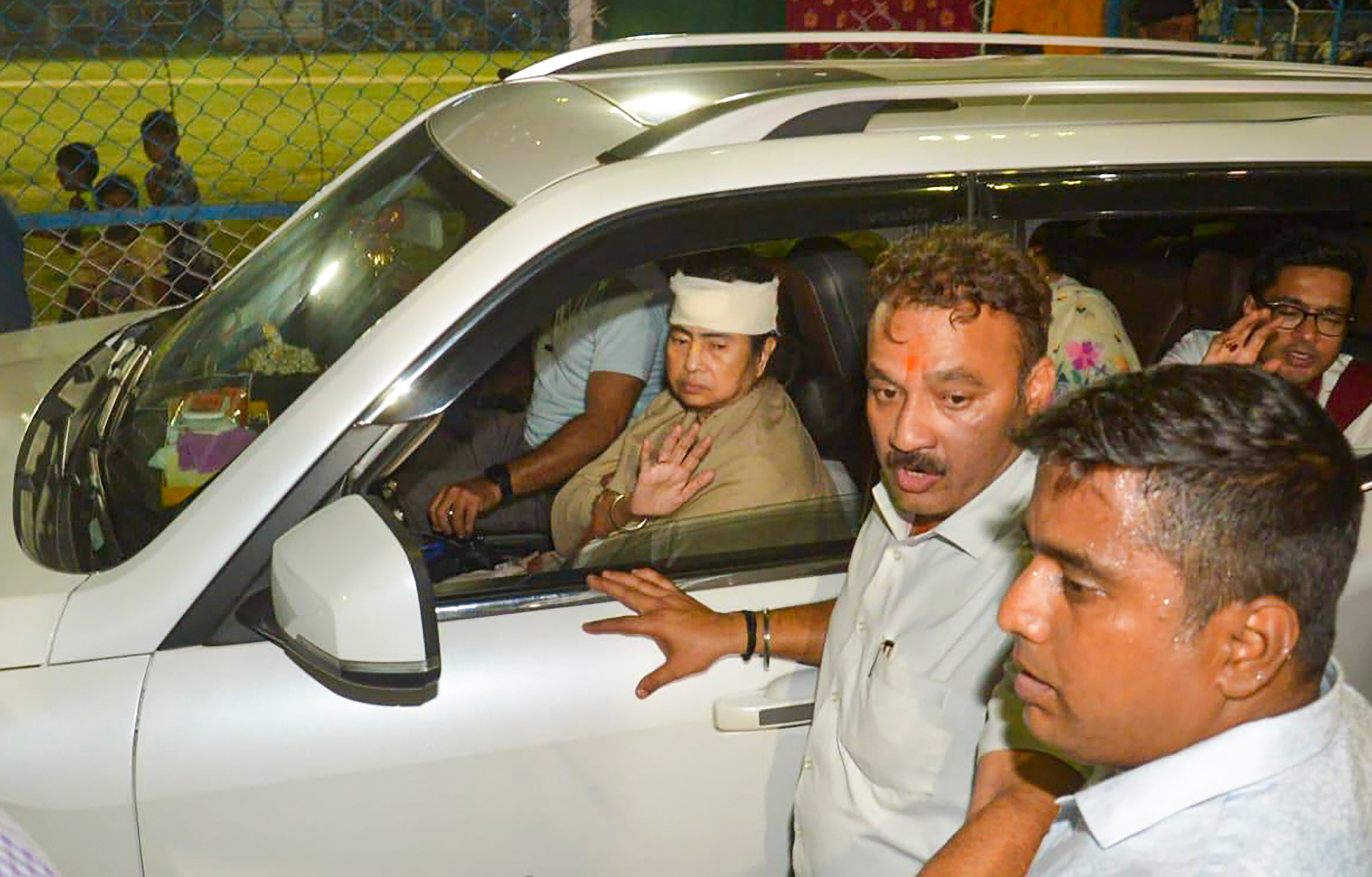 ममता बनर्जी को चोटिल