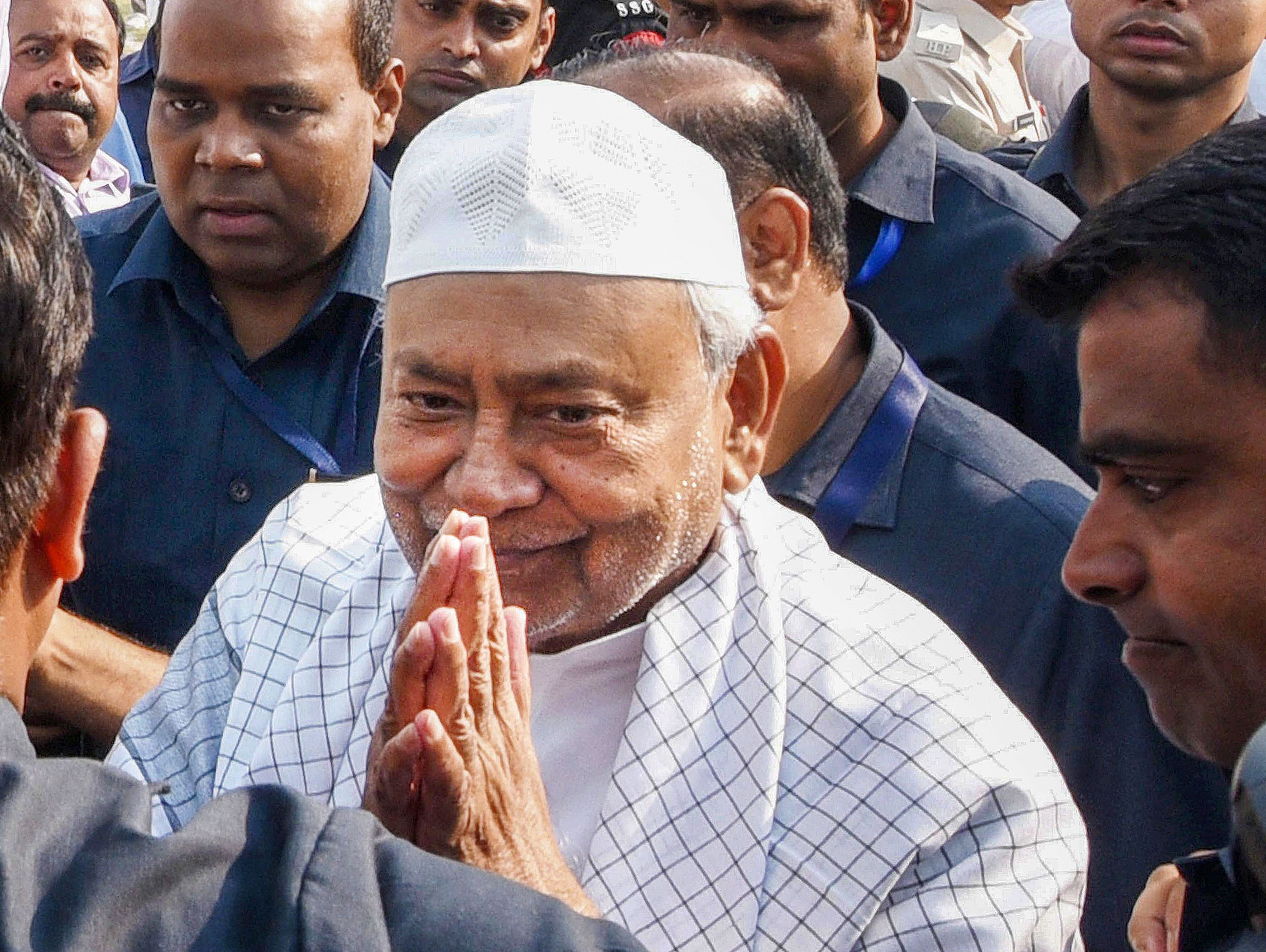 ममता बनर्जी, अखिलेश यादव, ब्रजेश पाठक... चुनावी मौसम में नेताओं की सियासी ईद, देखें तस्वीरें