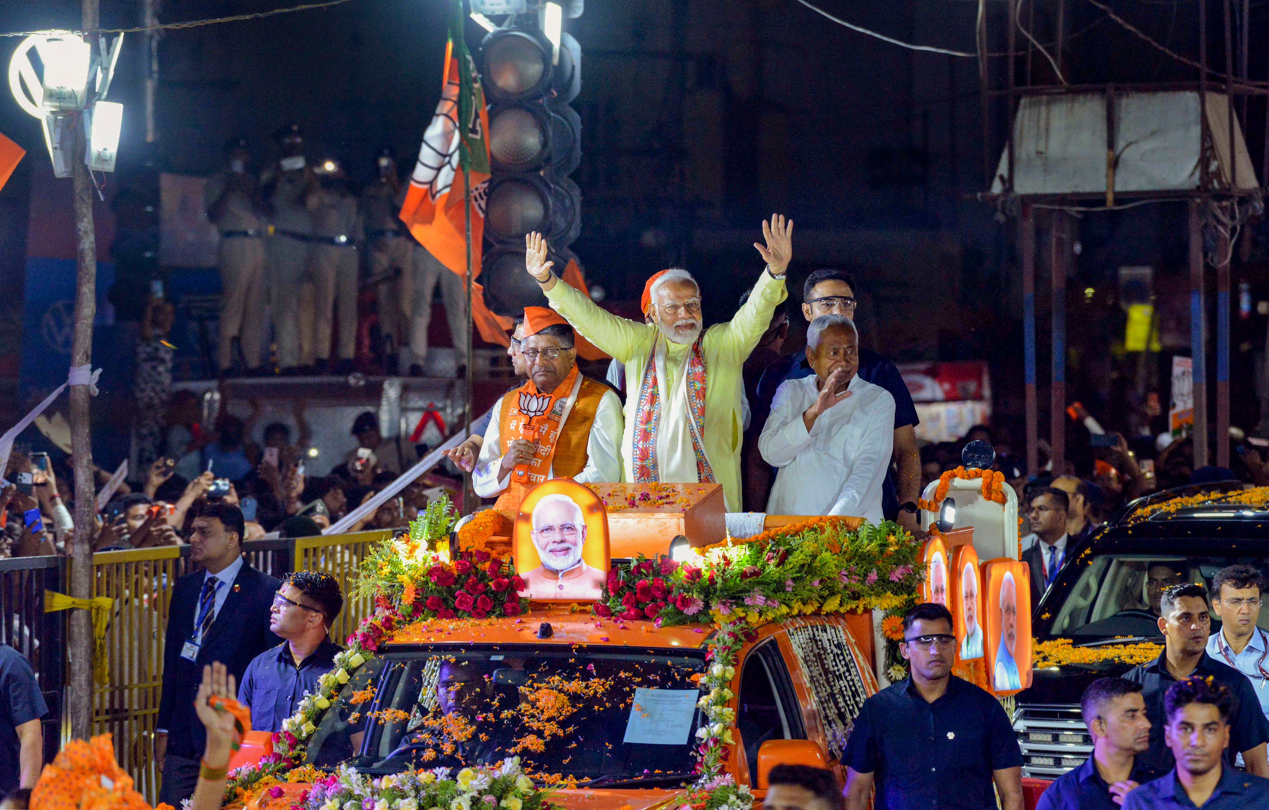 पीएम मोदी रोड शो