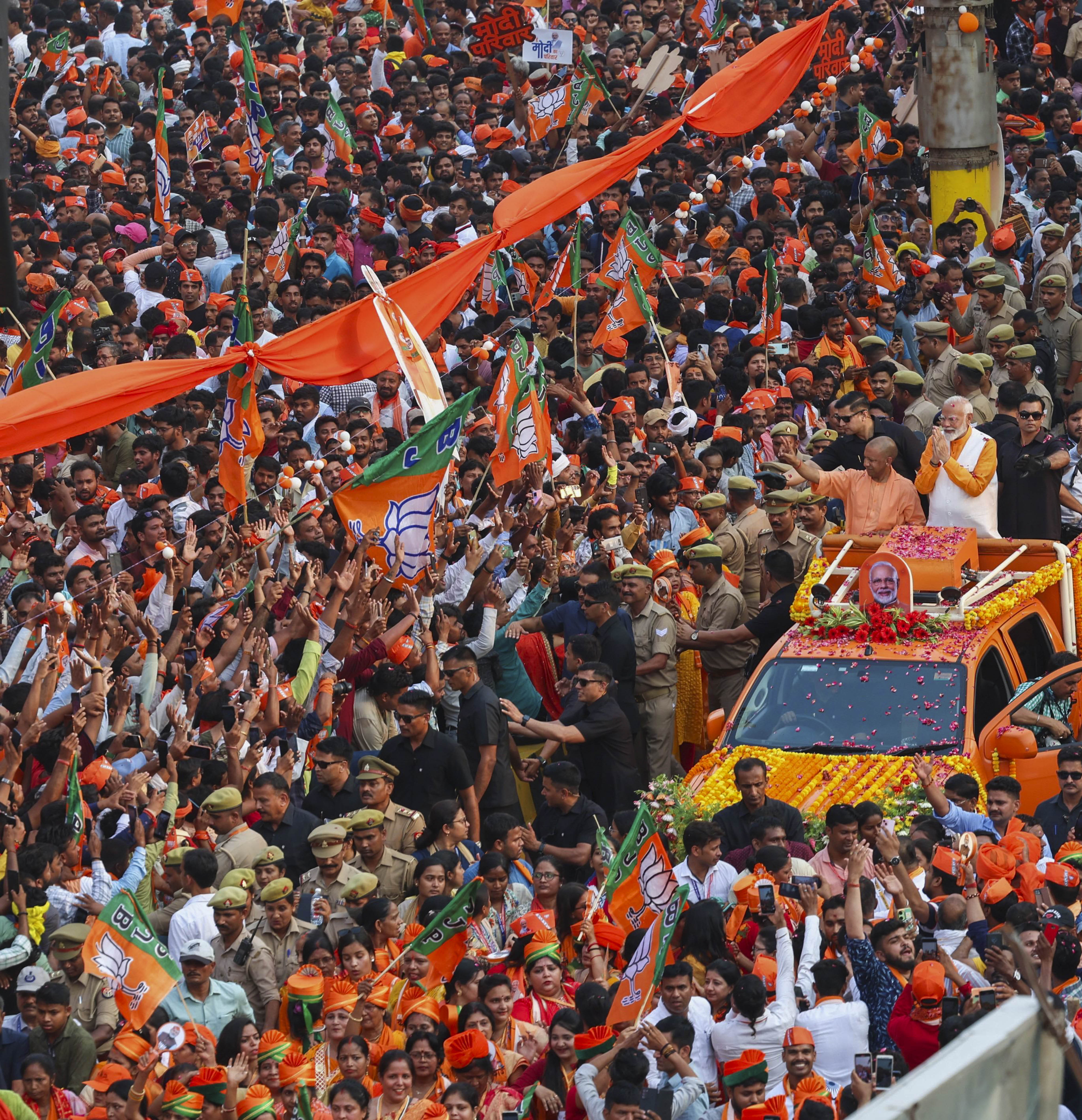 पीएम मोदी रोड शो