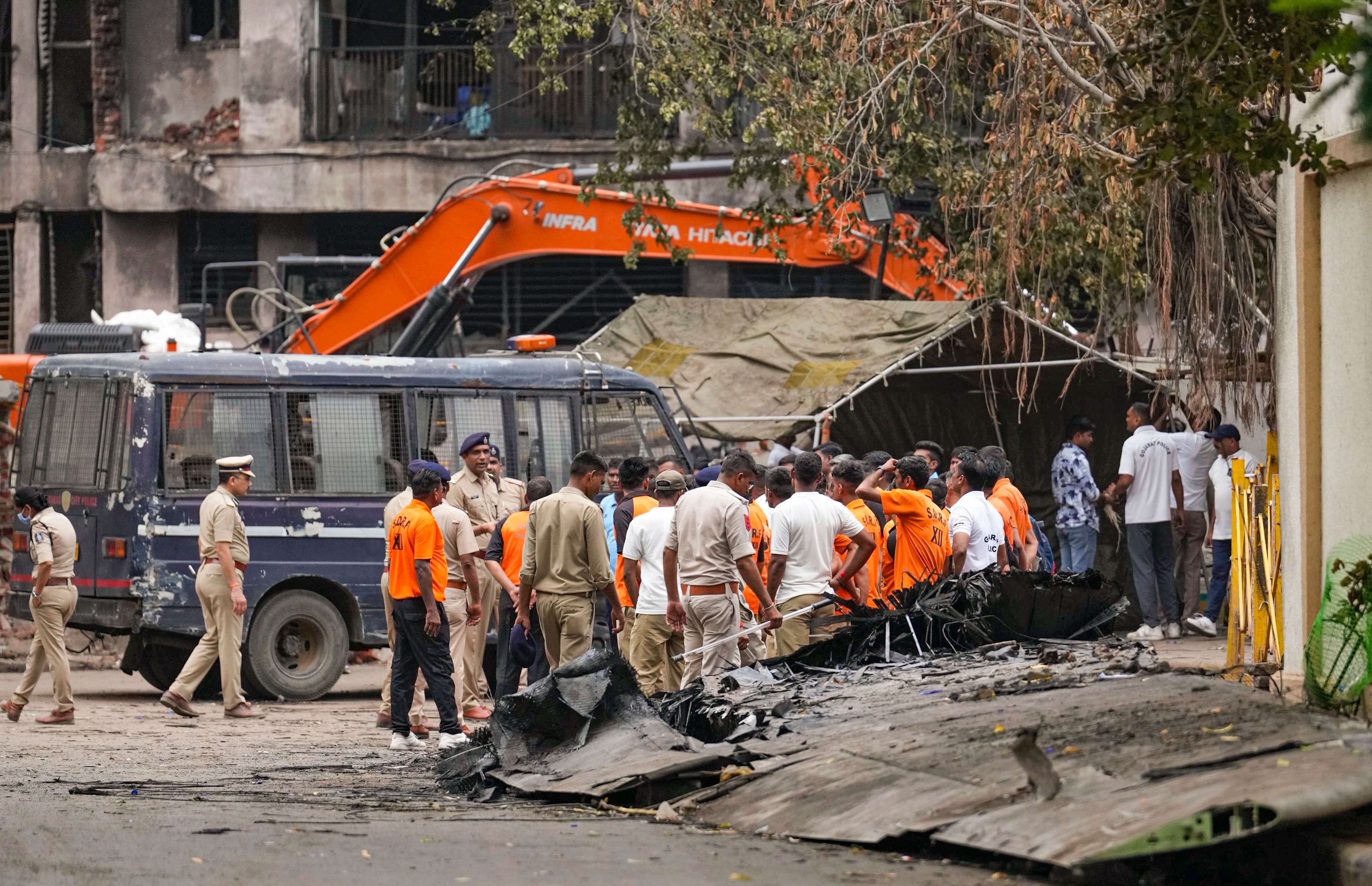 गुजरात में बड़ा विमान हादसा