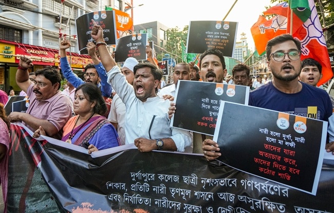 durgapur gangrape protest (Photo- PTI) durgapur gangrape protest (Photo- PTI)