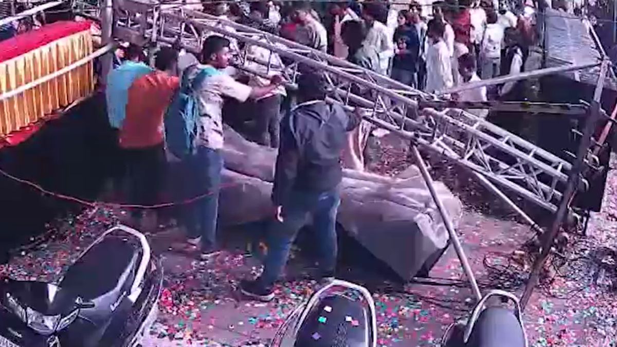 pune dahi handi accident woman dies iron structure falls dismantling