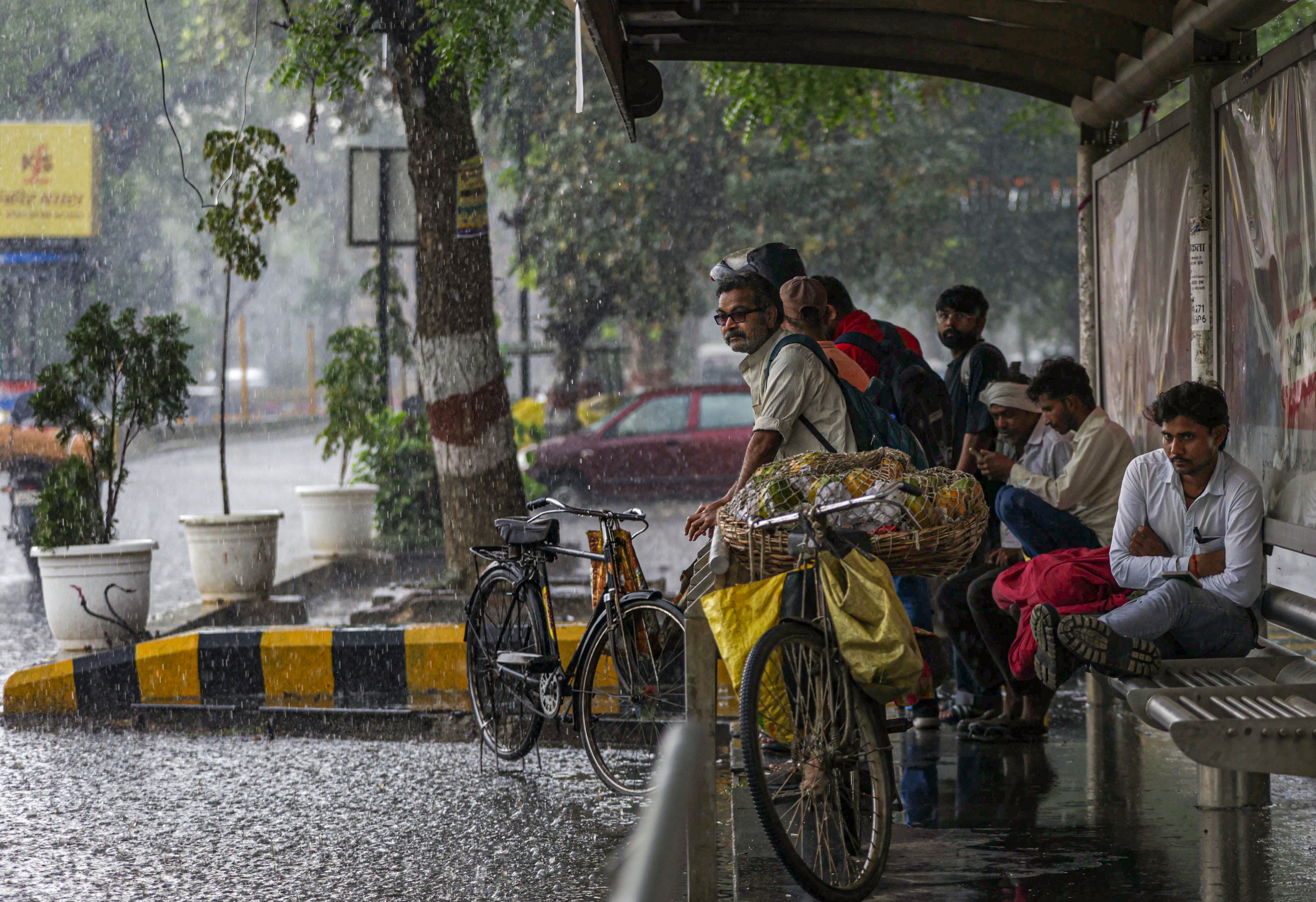 देश के कई राज्यों में बदला मौसम (Photo-PTI)