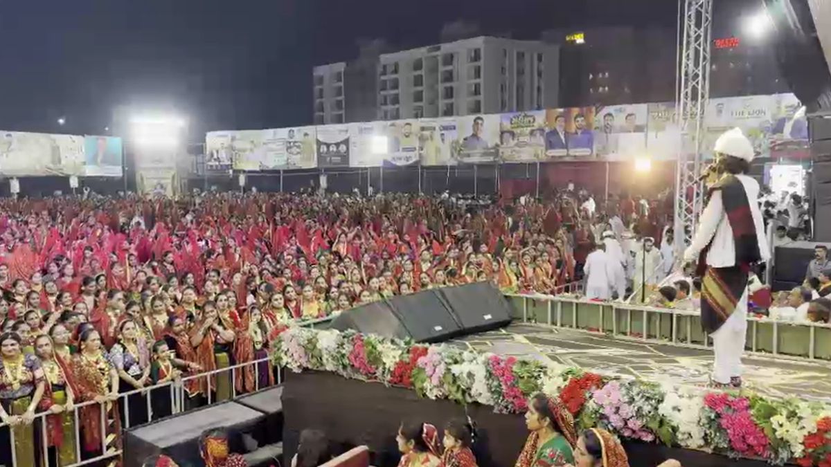 Rajkot ahir garba festival 15000 womens wear 900 kg gold jewellery