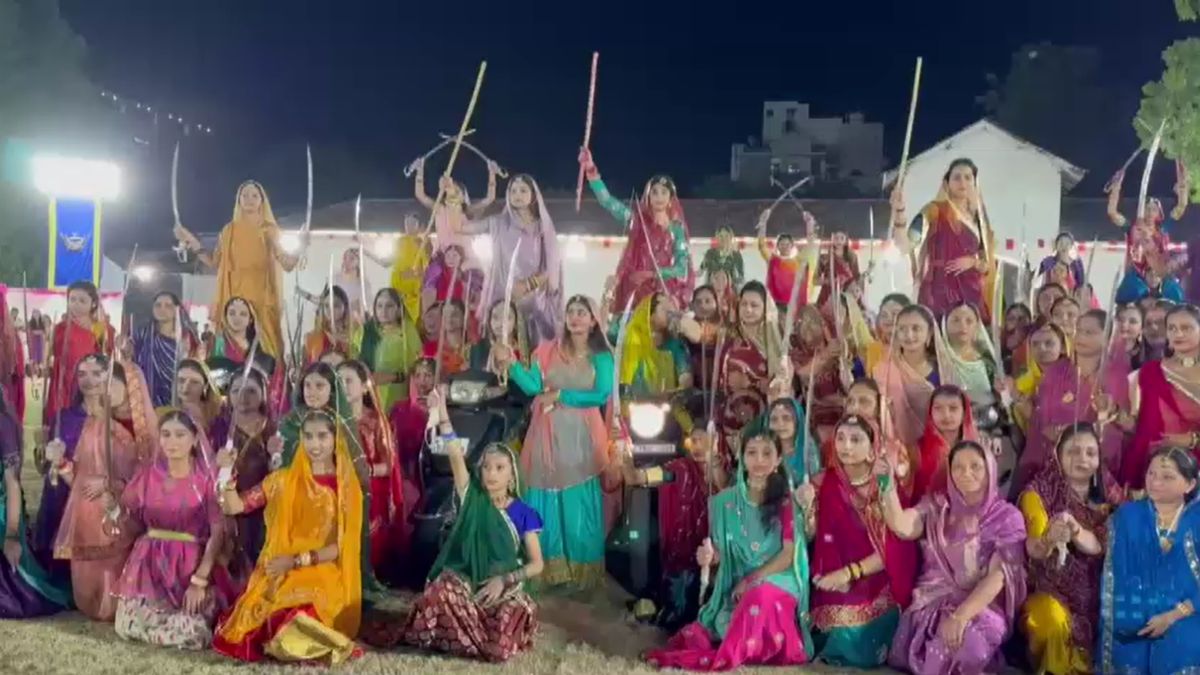 rajkot rajvi palace talwar raas 200 womens sword dance rajkot rajvi palace talwar raas 200 womens sword dance