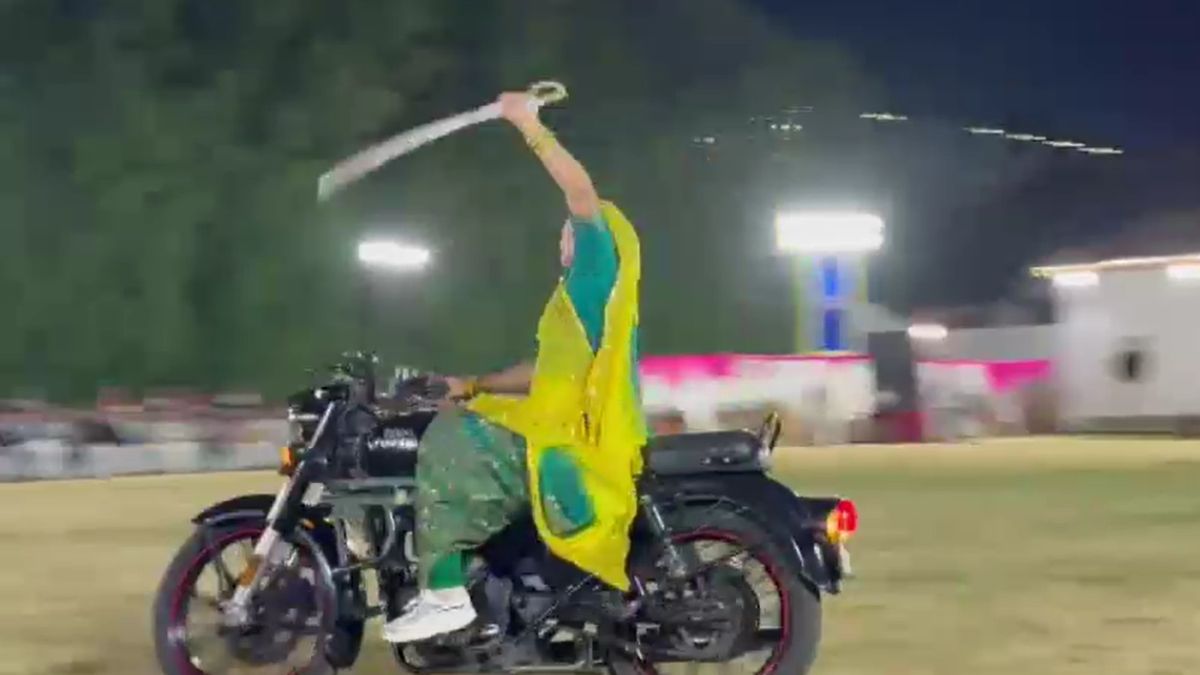 rajkot rajvi palace talwar raas 200 womens sword dance lcla rajkot rajvi palace talwar raas 200 womens sword dance lcla