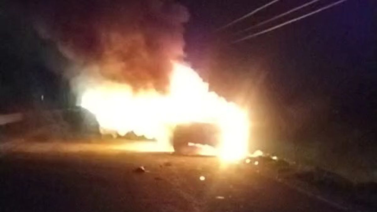 rampur car fire mother child death woman constable burnt collision