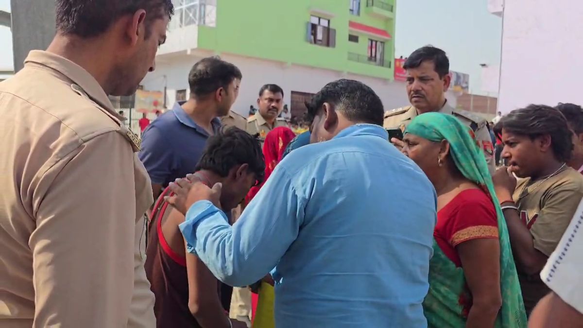 rampur man climbs mobile tower marriage demand sholay style rescued police