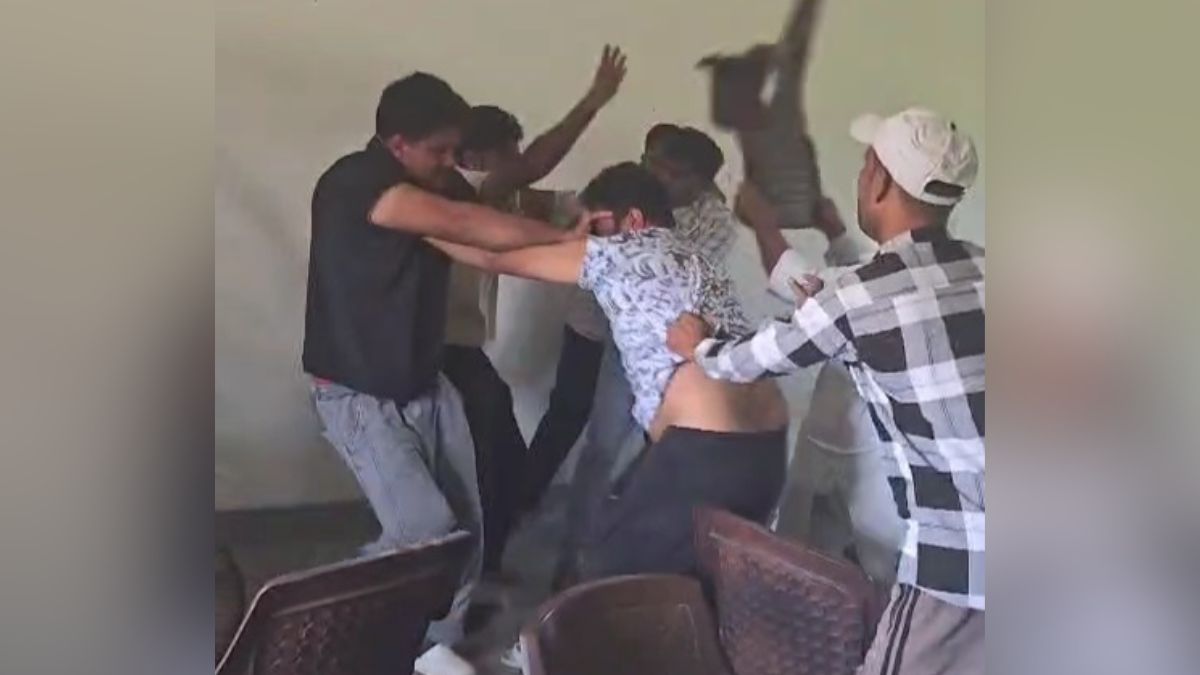 rampur panchayat house fight chairs thrown samvad diwas video viral rampur panchayat house fight chairs thrown samvad diwas video viral