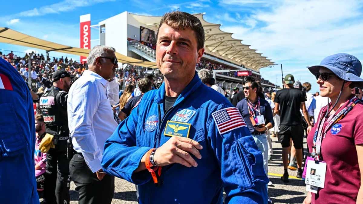 NASA moon mission Artemis 2