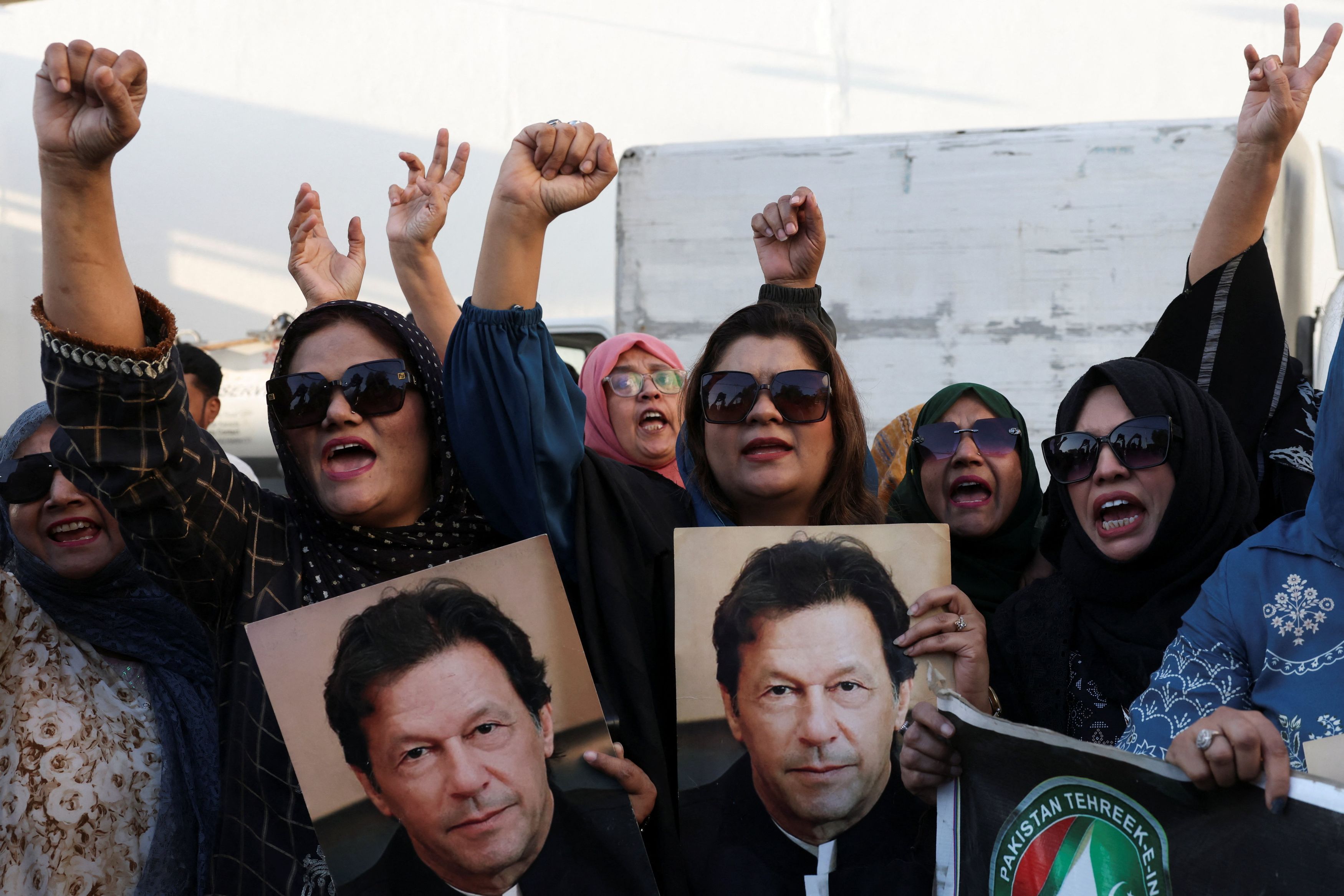 protest for imran khan pti