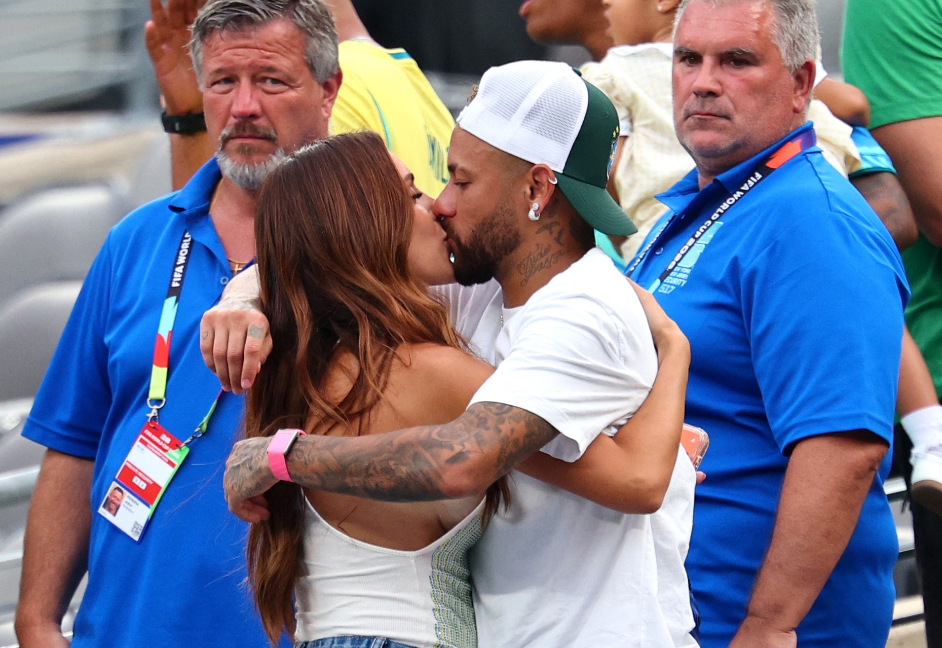 Neymar wife 