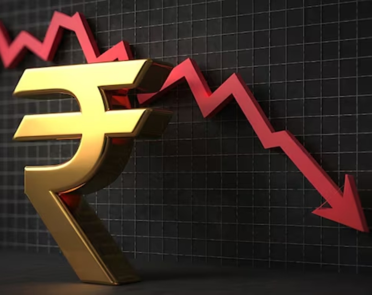 डॉलर के मुकाबले रुपये में गिरावट जारी (Photo: ITG) Rupee Fall