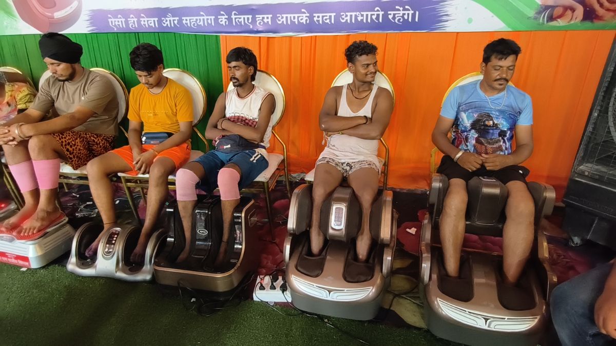 saharanpur kanwar yatra medical camp foot massage treatment mobile charging kanwariyas saharanpur kanwar yatra medical camp foot massage treatment mobile charging kanwariyas