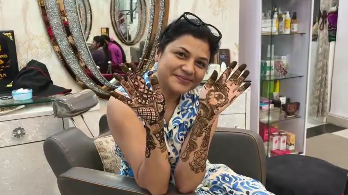 saharanpur karwachauth craze beauty parlours crowd korean facial trend mehndi makeup preparations