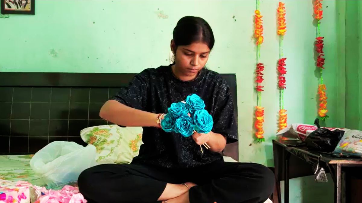 saharanpur sisters started with 250 rupees earn from home support mother self dependent story