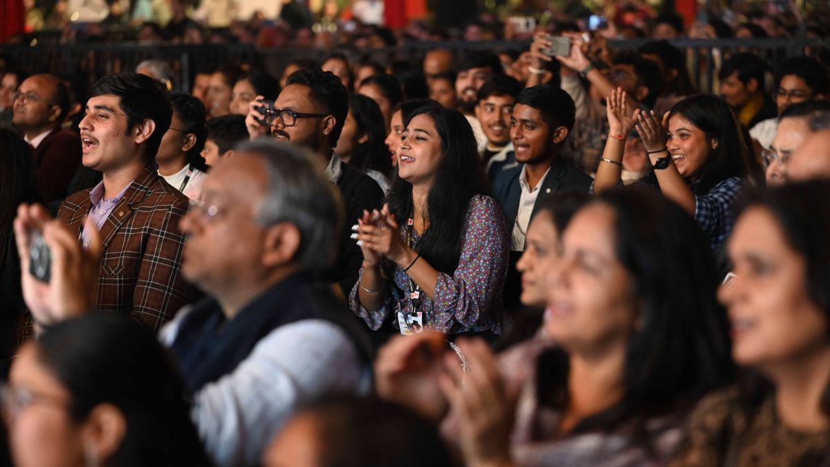 sahitya aajtak 2025 delhi day 2 singer hargun kaur live music mesmerises audience sahitya aajtak 2025 delhi day 2 singer hargun kaur live music mesmerises audience