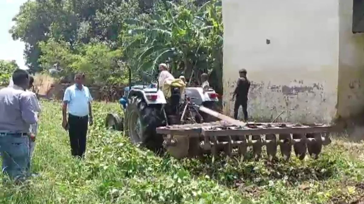 sambhal 14 bigha government land freed from encroachment flatted factory complex