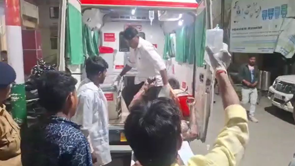 Sambhal police detained brother man arrived at police station set himself on fire Sambhal police detained brother man arrived at police station set himself on fire
