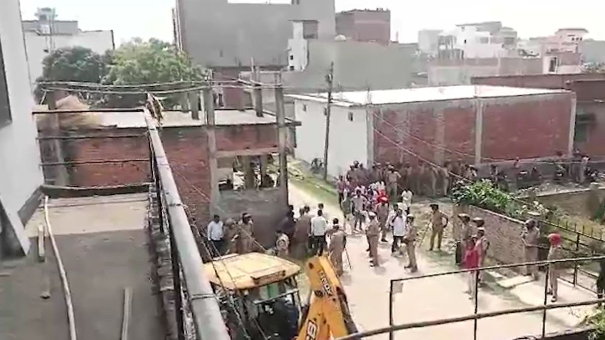 मदरसा पर अवैध विदेशी फंडिंग के आरोप पर बुलडोजर की कार्रवाई संतकबीरनगर