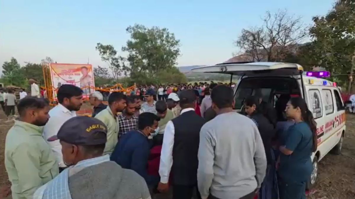 satara army jawan last rites wife on stretcher newborn daughter satara army jawan last rites wife on stretcher newborn daughter