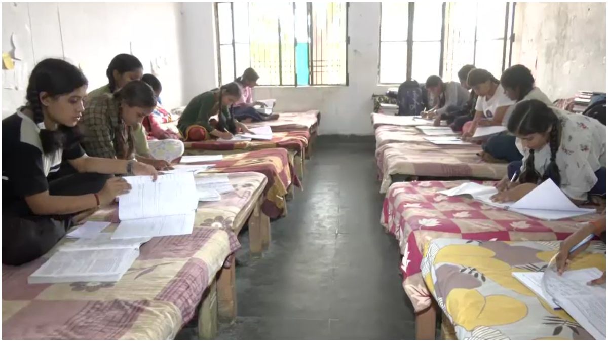 मिर्जापुर स्कूल