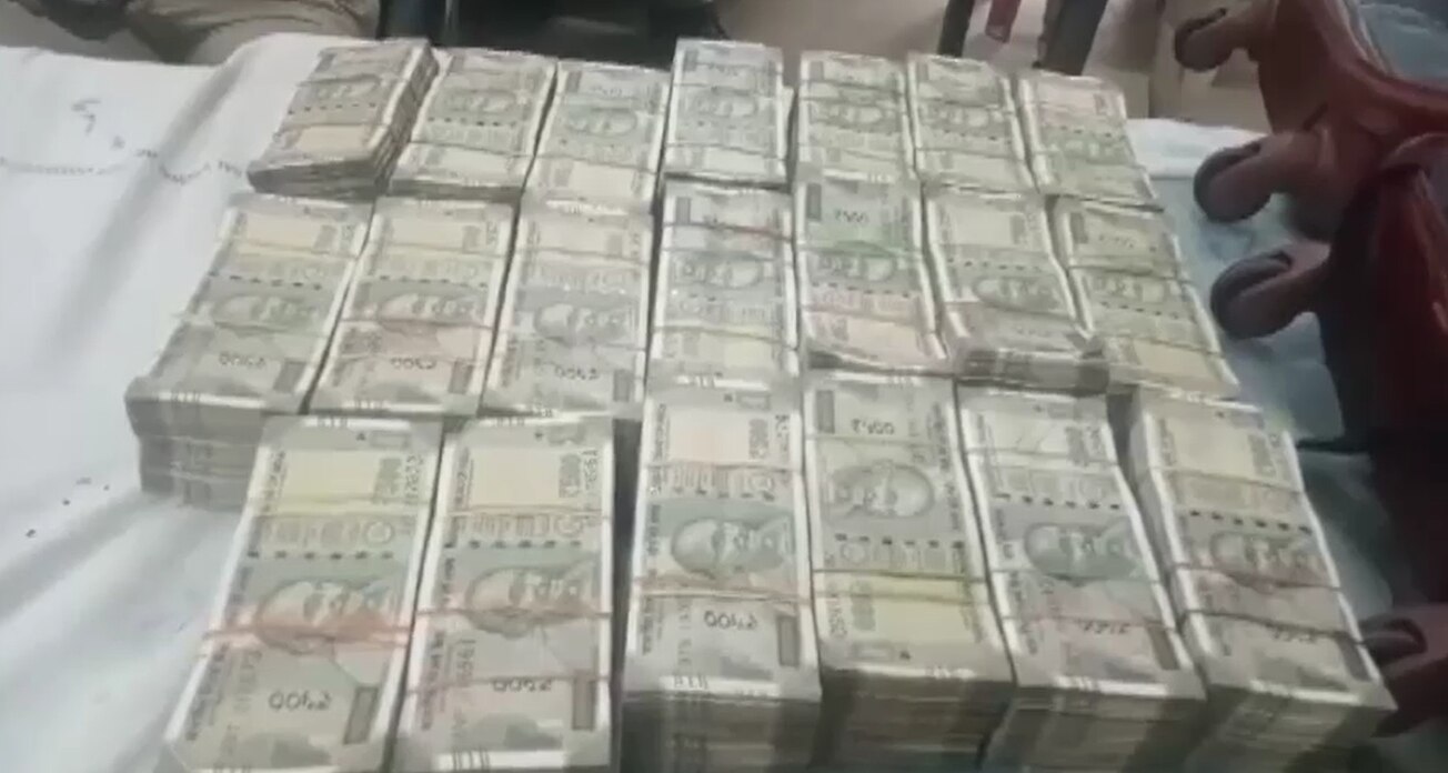 पटना जंक्शन से कैश बरामद