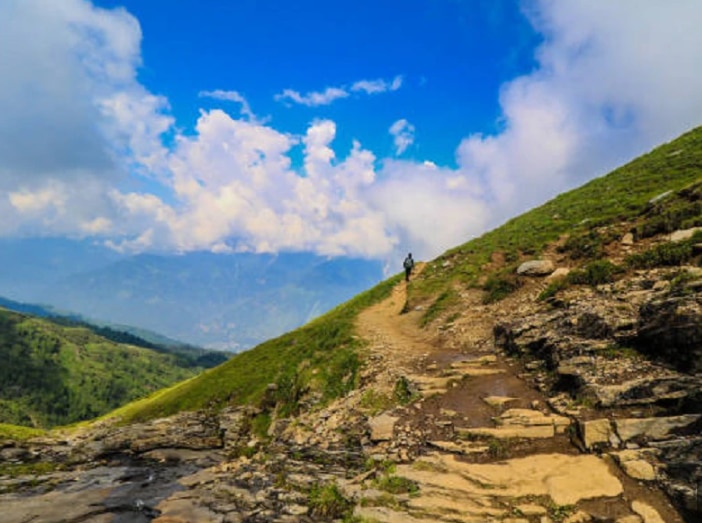 बारिश में पहाड़ों की सैर