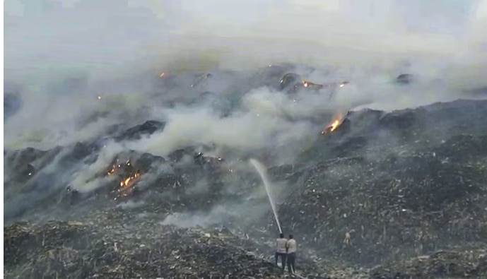 यह लैंडफिल अरावली में स्थित है (Photo-pti)