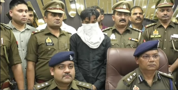 पुलिस की गिरफ्त में आरोपी.