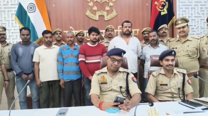 पुलिस की गिरफ्त में आरोपी. पुलिस की गिरफ्त में आरोपी.