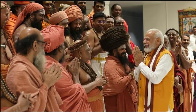 पीएम मोदी ने शनिवार को की अधीनम महंतों से मुलाकात