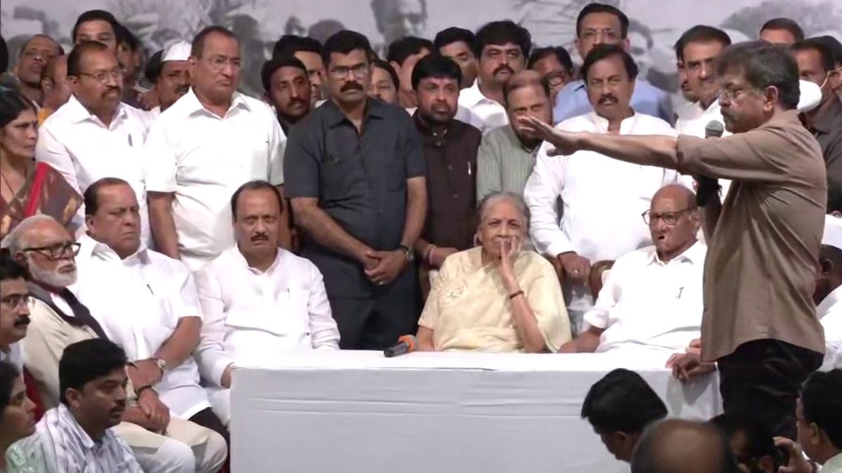 शरद पवार ने इस्तीफे का ऐलान किया