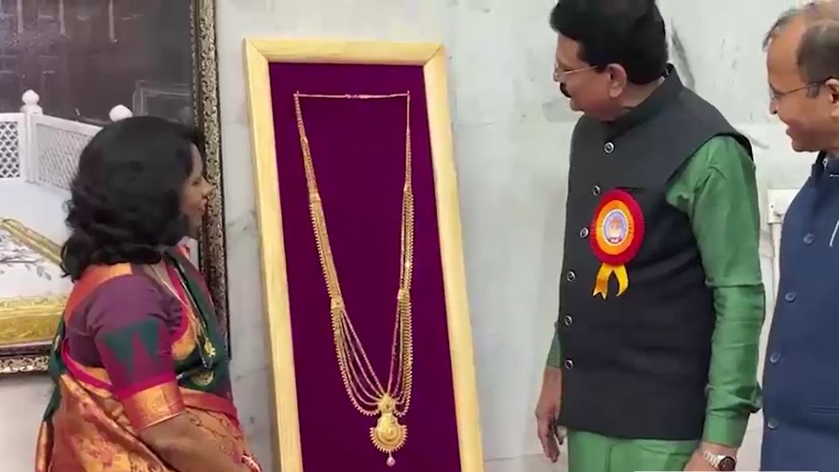 shirdi saibaba temple receives rs 1 crore 70 lakh gold donations on guru purnima