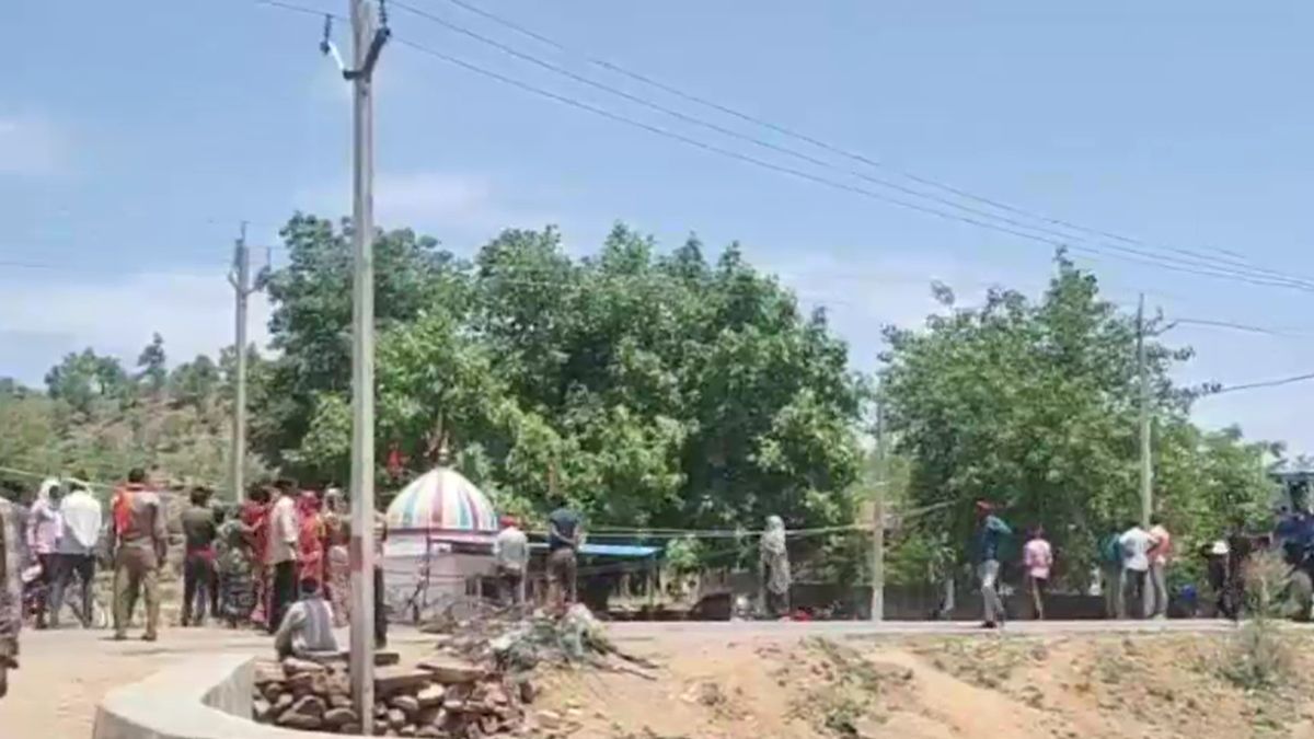 Shivpuri Horror One Sided Love Brutal Minor Girl Axe Attacked Hung from Roof
