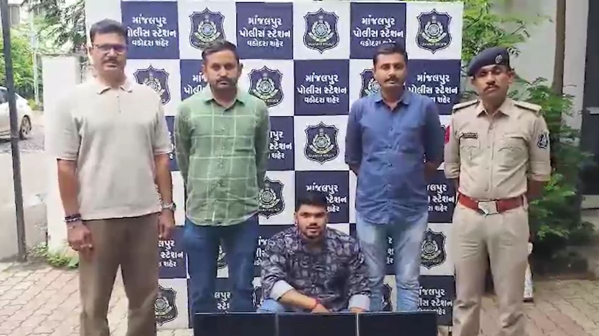 Vadodara Take Off Clothes and Earn Police Bust Illegal Nude Video Call Racket Vadodara Take Off Clothes and Earn Police Bust Illegal Nude Video Call Racket