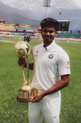 Shreyas Iyer with B-G Trophy (Facebook/ShreyasIyer)