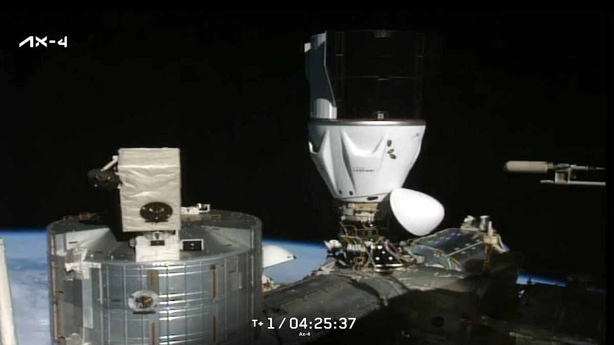 shubhanshu shukla space station crew