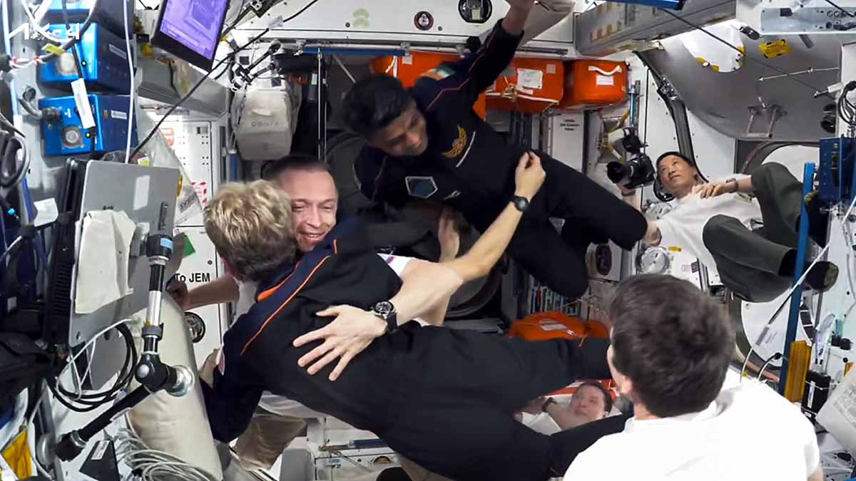 shubhanshu shukla space station crew