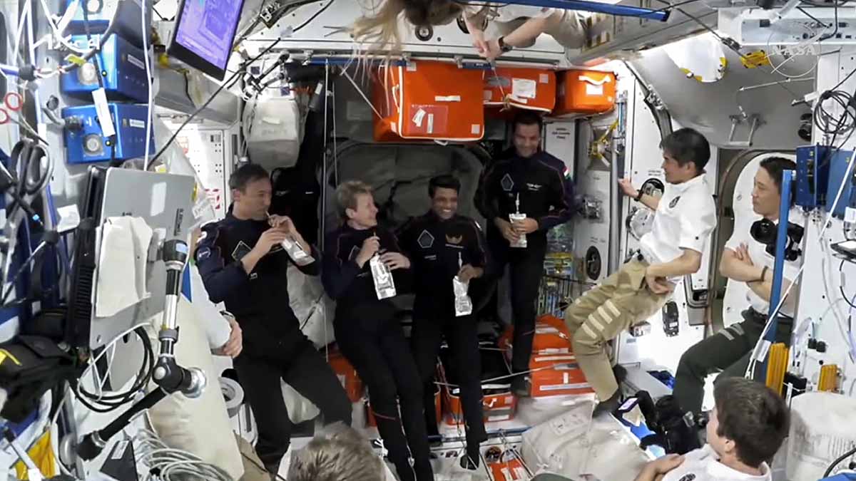 shubhanshu shukla space station crew