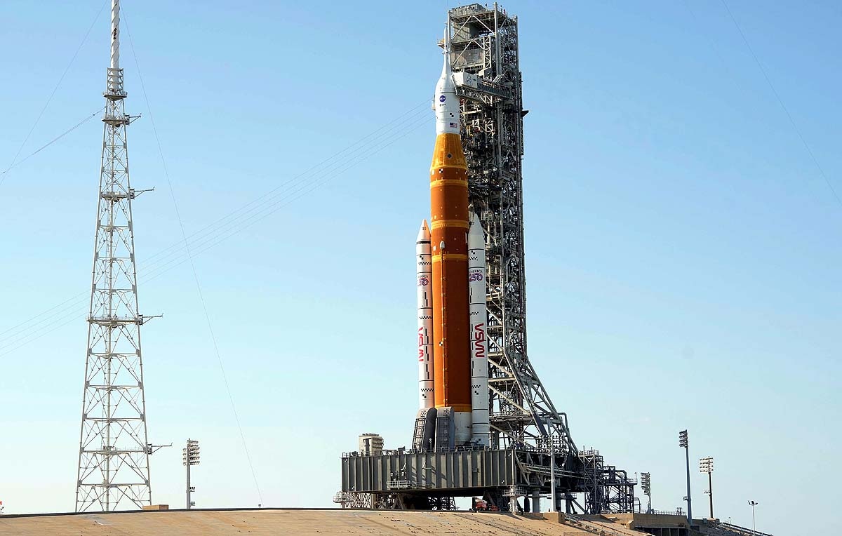 NASA Artemis II SLS rocket