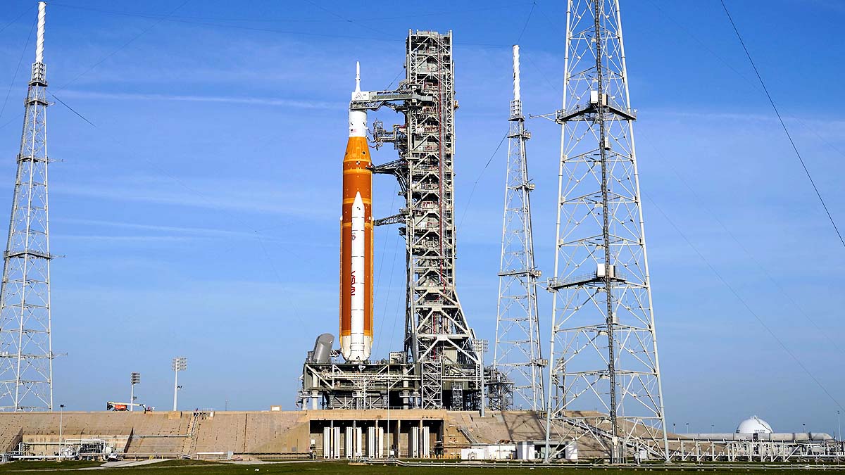 NASA Artemis II SLS rocket