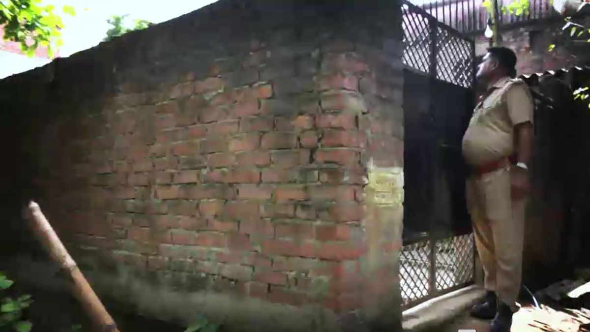 Sobs Locked Room 8 Hours Heartbreaking Story of Three Childrens in Azamgarh Sobs Locked Room 8 Hours Heartbreaking Story of Three Childrens in Azamgarh