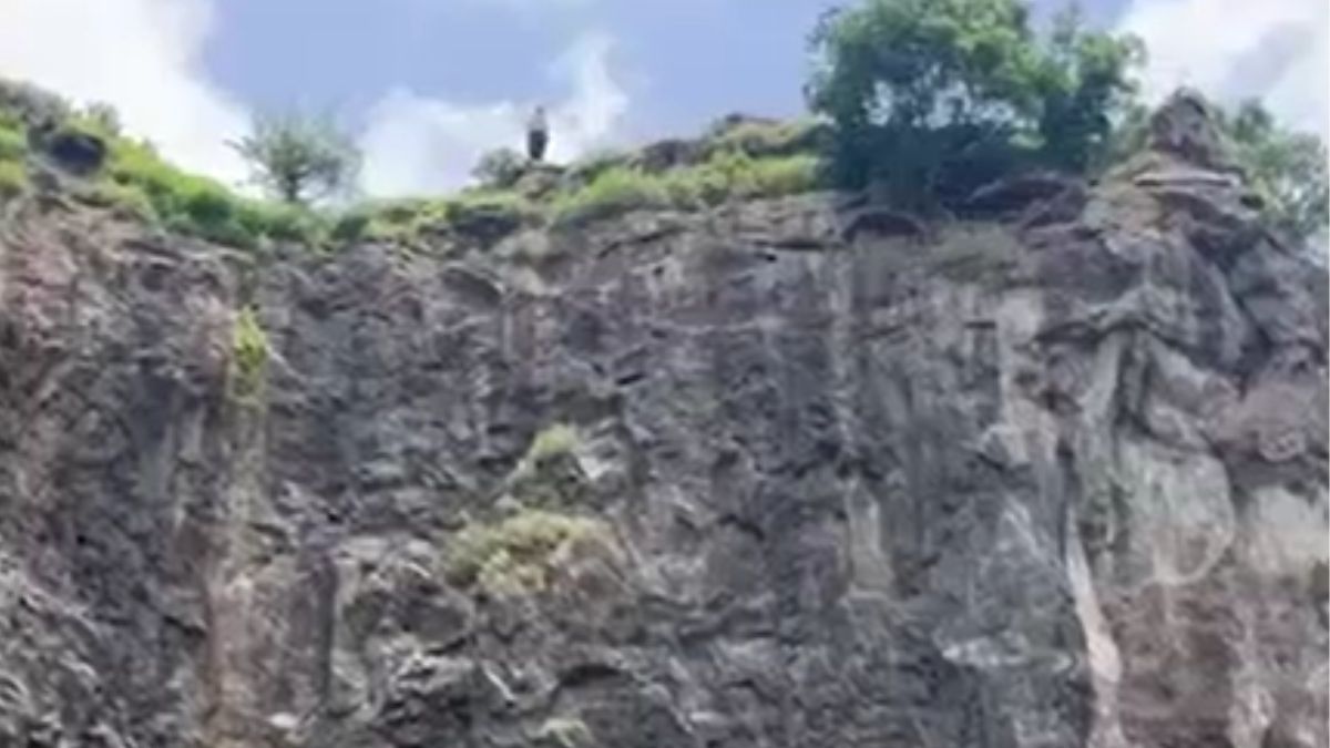 Son Stood on Hill Mother Kept Pleading Father Try Save Him Family Three Hours Son Stood on Hill Mother Kept Pleading Father Try Save Him Family Three Hours