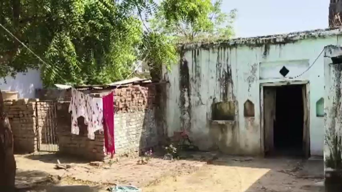 sons performed mothers last rites 12 years ago broke down after seeing her alive sons performed mothers last rites 12 years ago broke down after seeing her alive