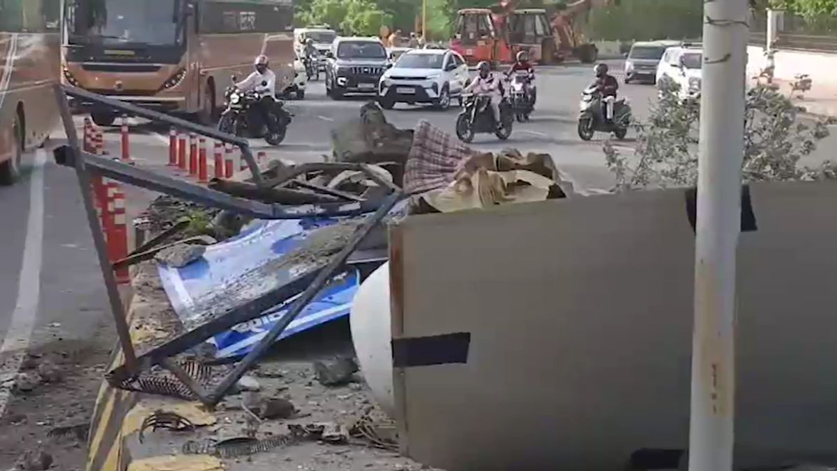 speeding bus crashes and overturns near mahamaya flyover noida speeding bus crashes and overturns near mahamaya flyover noida