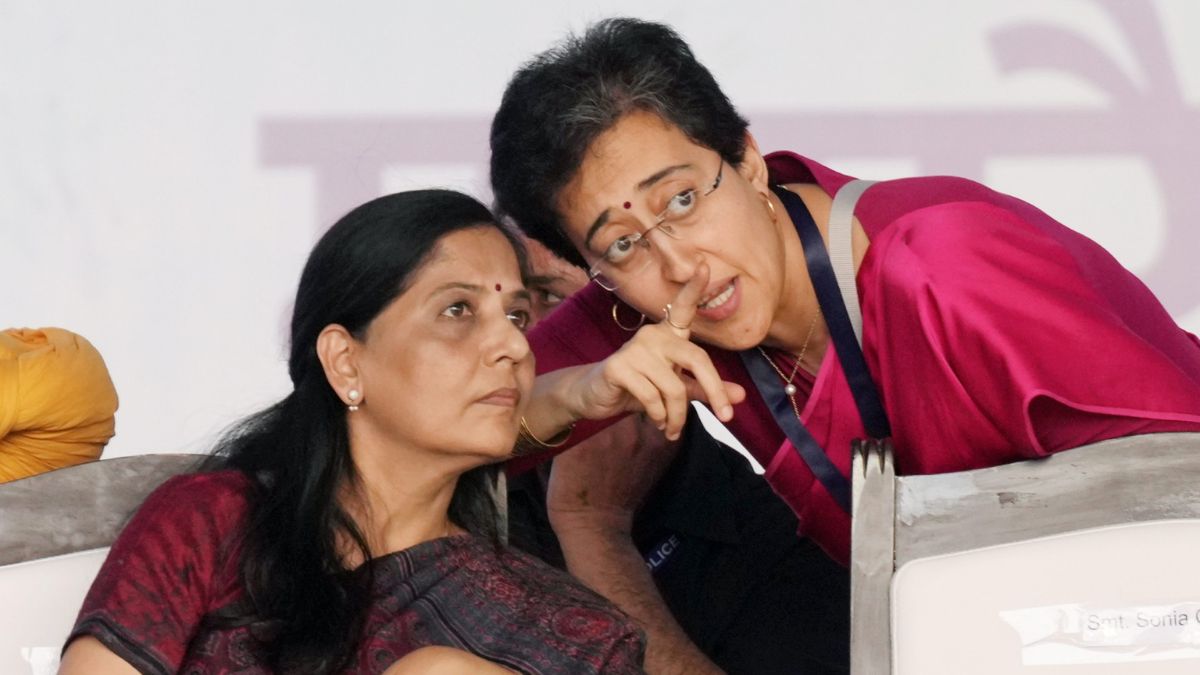 sunita kejriwal and aatishi